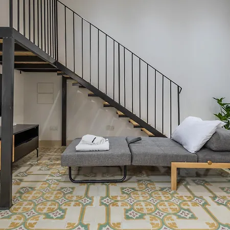 Апартаменты New & Elegent Just 5 Min Walk To The Capital By Sf Homes Флориана