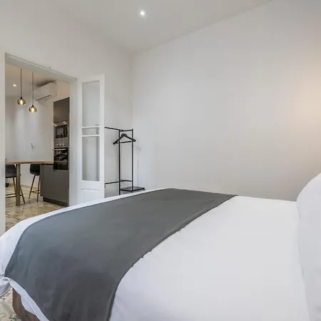 New & Elegent Just 5 Min Walk To The Capital By Sf Homes * Флориана