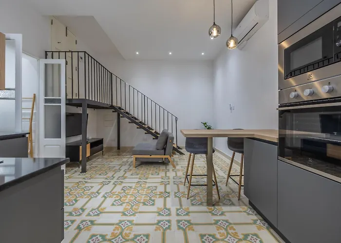 아파트 New & Elegent Just 5 Min Walk To The Capital By Sf Homes *